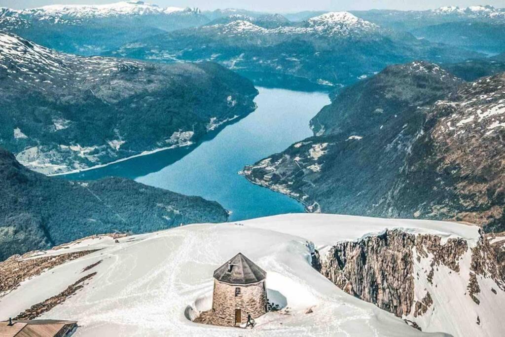 Hytte I Stryn Med Elbil Lader Екстер'єр фото